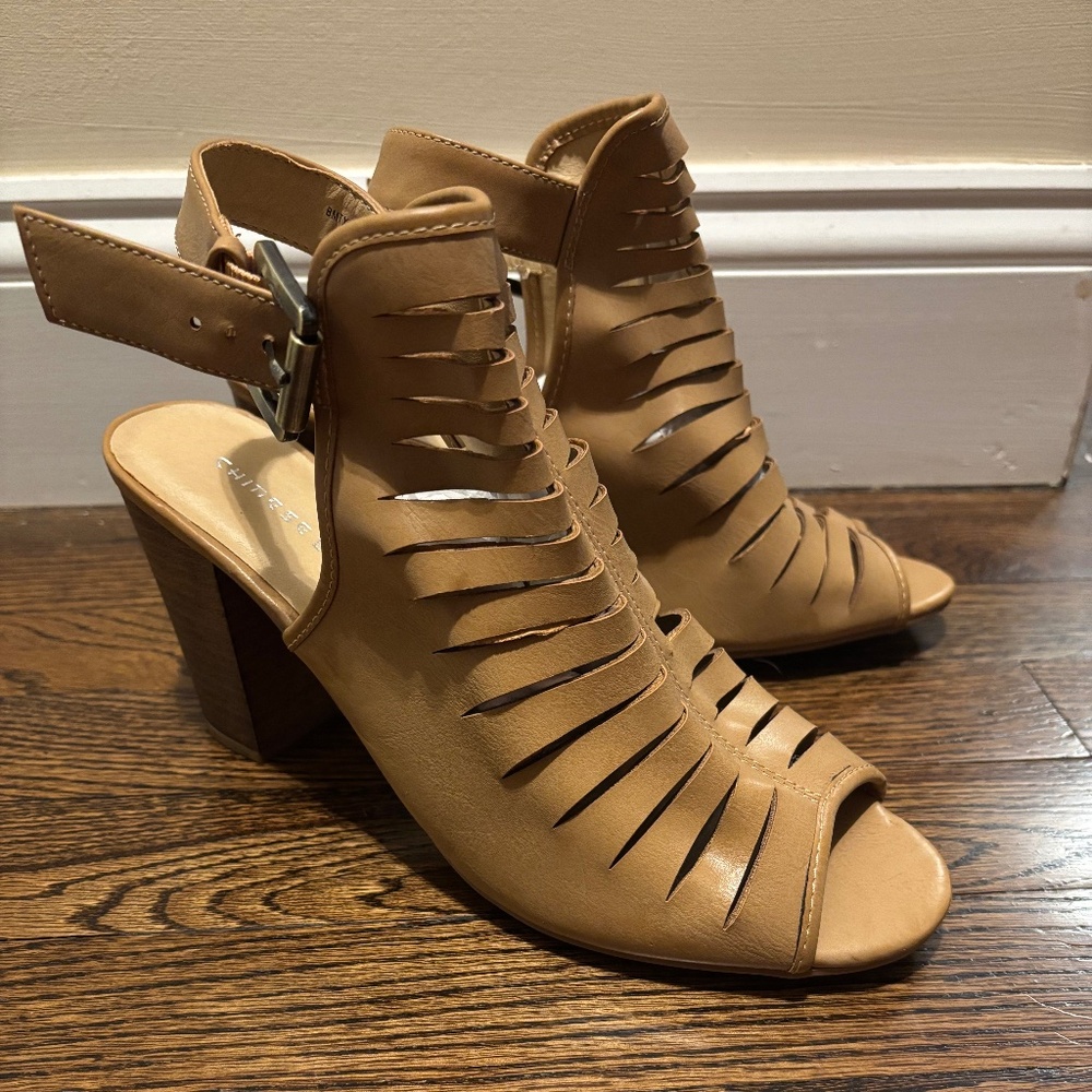 Chinese Laundry Tan 3.8" heels Pump Block Buckle Closure Sandal 11M